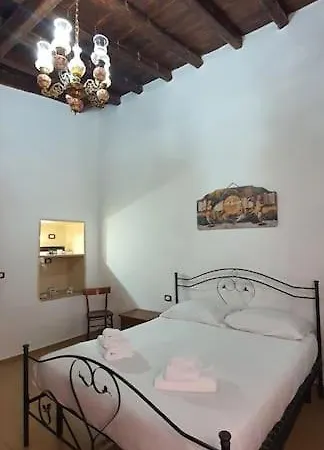 Santa Chiara Apartment *